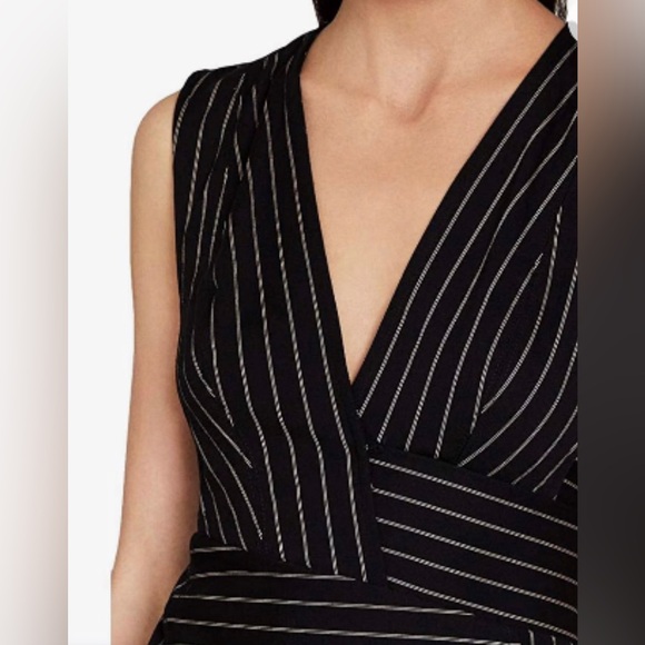 NWT - BCBG MAXAZRIA Striped V-Neck Peplum Top - Size Medium - Picture 3 of 5